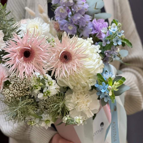 Коробка з квітами «Повітряний танець»