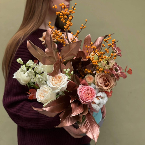 Коробка з квітами «Тепло вогників»