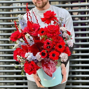 Коробка з квітами «Пристрасний ранок»