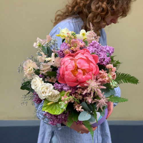 Коробка з квітами «Пухнастий дарунок»