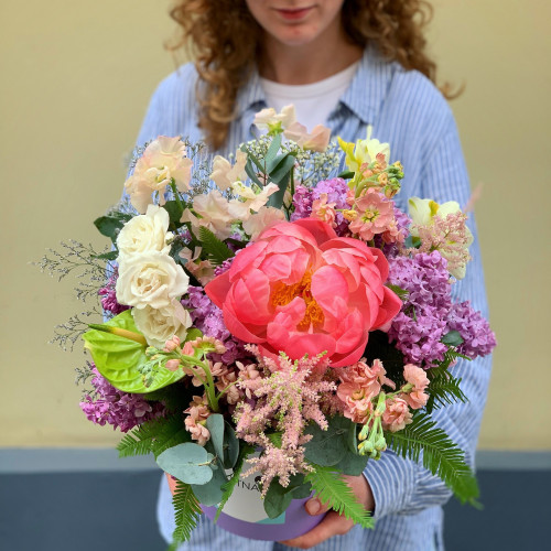 Коробка з квітами «Пухнастий дарунок»