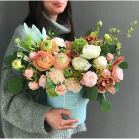 Коробка з квітами «Дотик тепла»