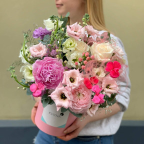 Коробка з квітами «Малиновий тарт»