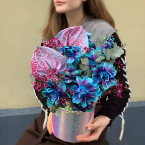 Цветы в коробке «Неоновый отблеск»