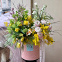 Неймовірна композиція з мімозою та ранункулюсами «Фантастична весна»