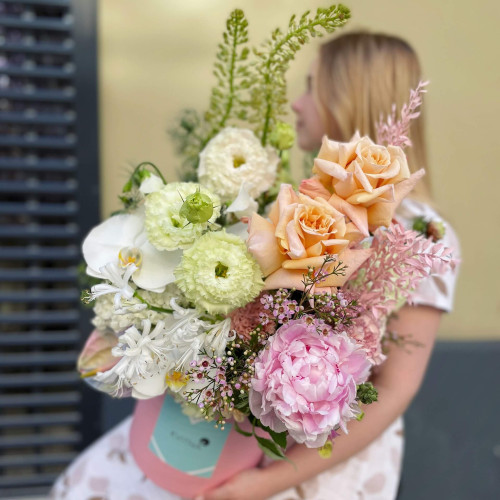 Коробка з квітами «Кохання наосліп»