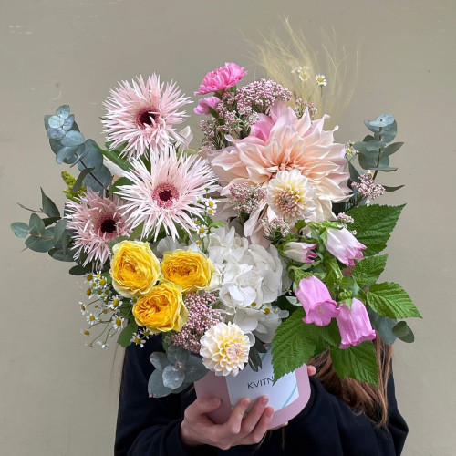 Коробка з квітами «Романтична усмішка»