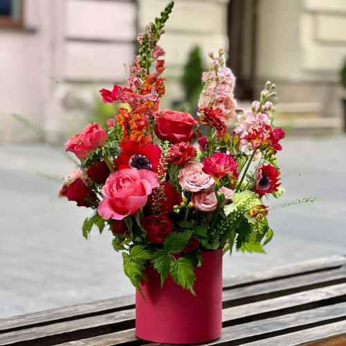 Елегантна композиція в червоних кольорах «Рубінове поле»