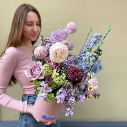 Коробка з квітами «Кудрява весна»