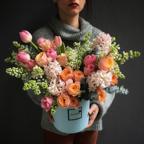 Весняна композиція з шляпной коробці «Чудовий сад»