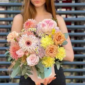 Коробка з квітами «Кольоровий штиль»