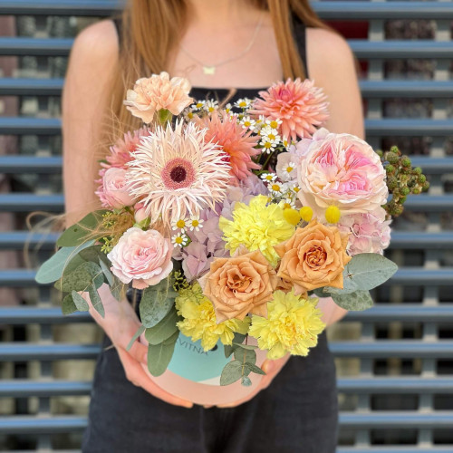 Коробка з квітами «Кольоровий штиль»