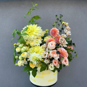 Box with flowers «Cream lemon»