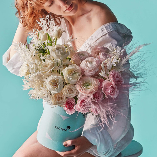 Коробка цветов «Прикосновение ангела»