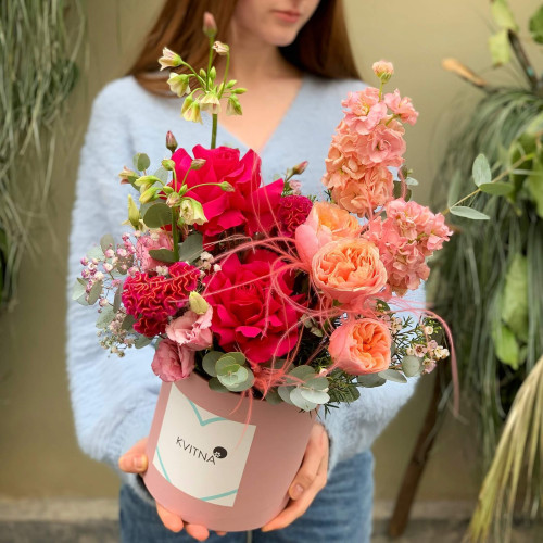Коробка з квітами «Рум'яні кольори»