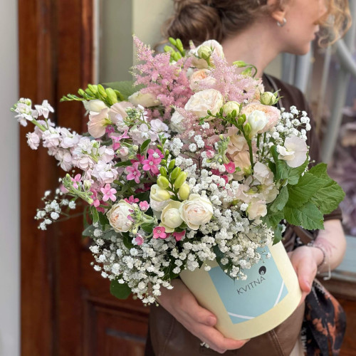 Коробка з квітами «Мерехтіння ніжності»