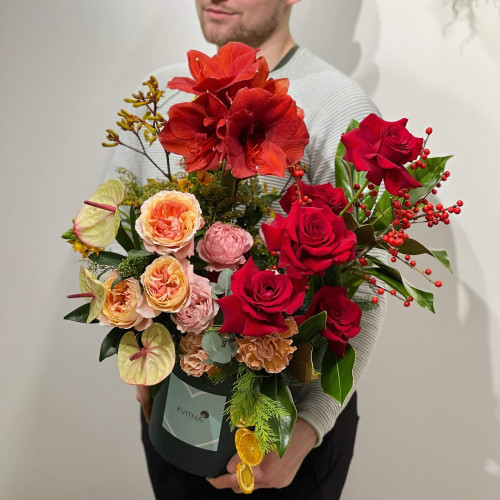 Квіти в коробці «Пристрасний апельсин»