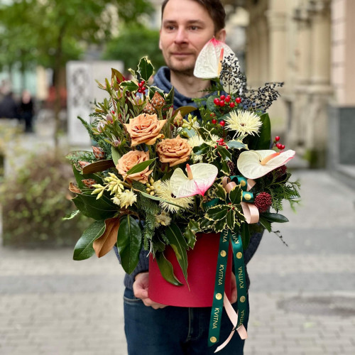 Зимова екзотична композиція у коробці «Карамельне свято»