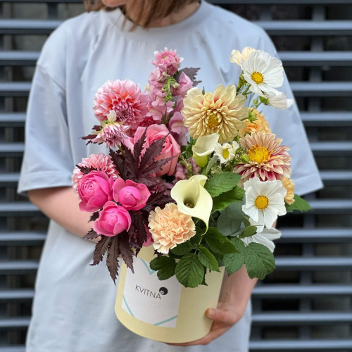 Коробка з квітами «Тропічний фрукт»