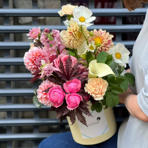 Коробка з квітами «Тропічний фрукт»