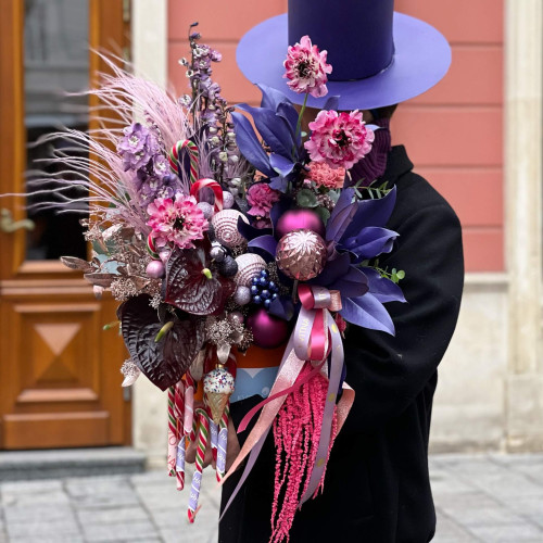 Яскрава композиція з ексклюзивними японськими ранункулюсами «Солодкі дива»