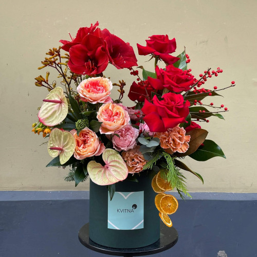 Квіти в коробці «Пристрасний апельсин»