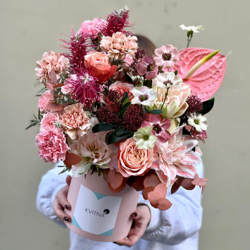 Коробка з квітами «Персик в шоколаді»