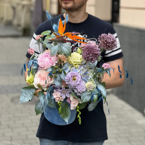 Цікава композиція в пастельних відтінках «Грозова прохолода»