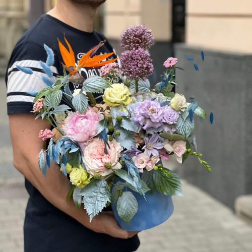 Цікава композиція в пастельних відтінках «Грозова прохолода»