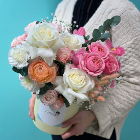 Коробка з квітами «Невідмовна краса»