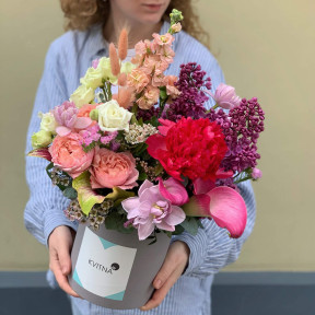 Коробка з квітами «Посміхайся частіше»