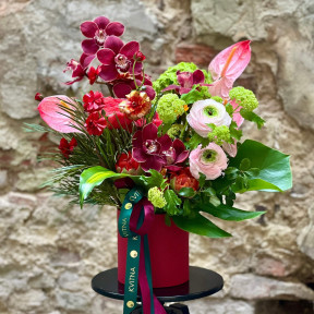 Екзотична композиція в червоних кольорах «Тропічний політ»