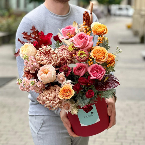 Коробка з квітами «Кольорова містерія»