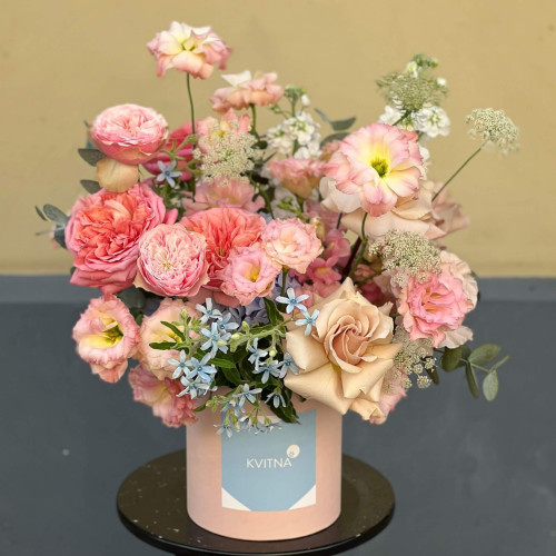 Коробка з квітами «Ніжність світанку»