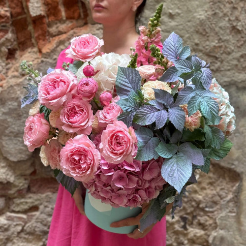 Сказочная композиция в розовых оттенках с пионовидными розами «Сны принцессы»