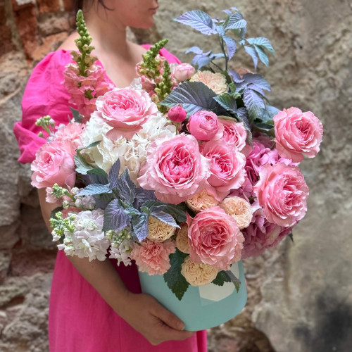 Сказочная композиция в розовых оттенках с пионовидными розами «Сны принцессы»