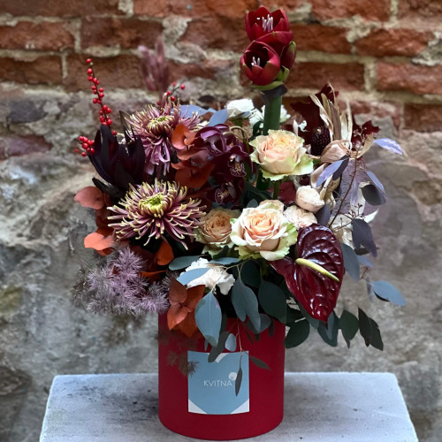 Вишукана композиція в коробці в бордових тонах «Багряний листопад»