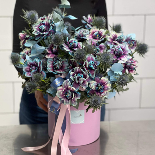 Композиція в коробці з преміальними тюльпанами Vip Roses «Оксамитове індиго»