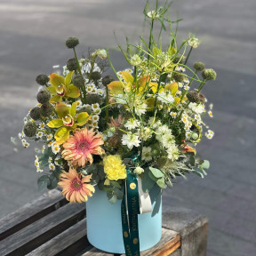 Цікава літня композиція з цимбідіумом «Польова орхідея»