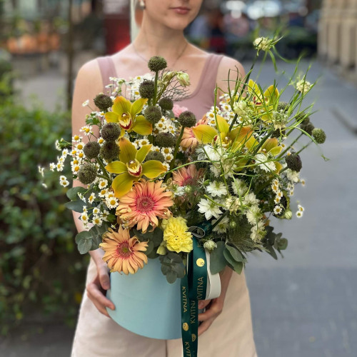 Цікава літня композиція з цимбідіумом «Польова орхідея»