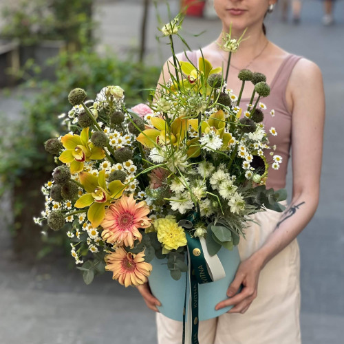 Цікава літня композиція з цимбідіумом «Польова орхідея»