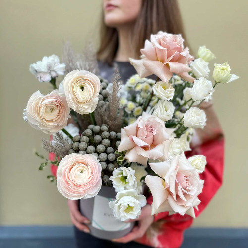 Коробка з квітами «Ніжний шурхіт»