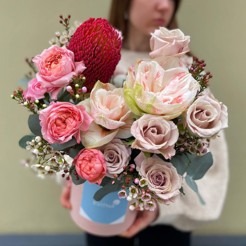 Коробка з квітами «Ніжна яскравість»