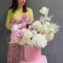 Коробка з піонами, гортензіями і трояндами «Квіткова мелодія»