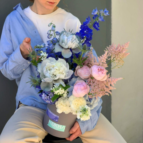 Коробочка з квітами «Водоспад ніжності»