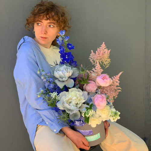 Коробочка з квітами «Водоспад ніжності»