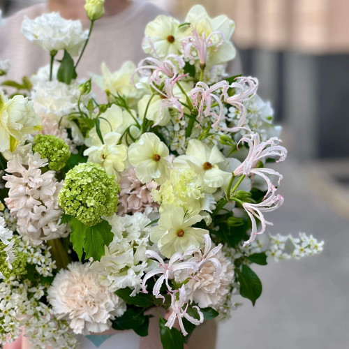 Ароматна весняна композиція «Річкова перлина»