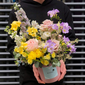 Коробка з квітами «Бузкове сонечко»