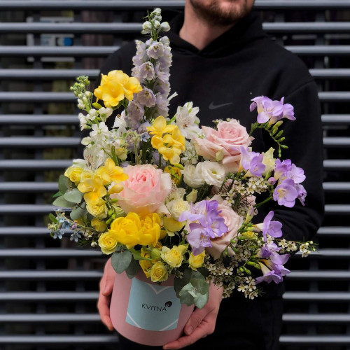 Коробка з квітами «Бузкове сонечко»