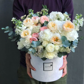 Коробочка з квітами «Зефірка»